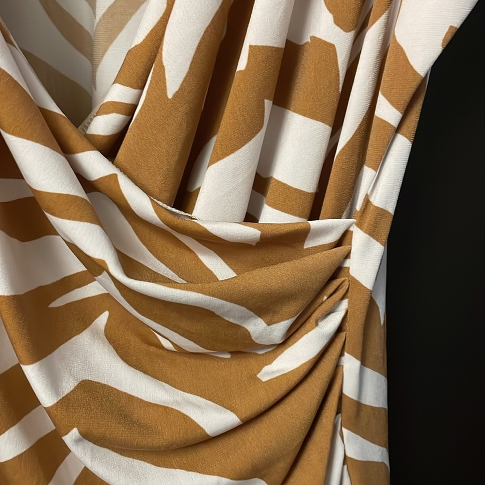 New.  Faux wrap top - Picture 3 of 7